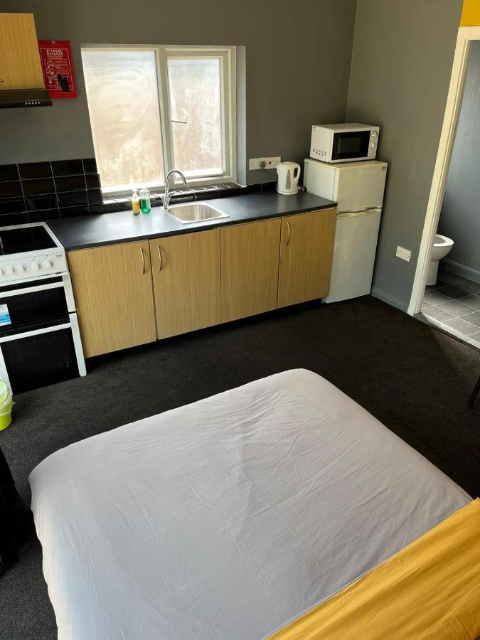 Hatfield Save-Money Rooms - 10Over10 For Price! 外观 照片
