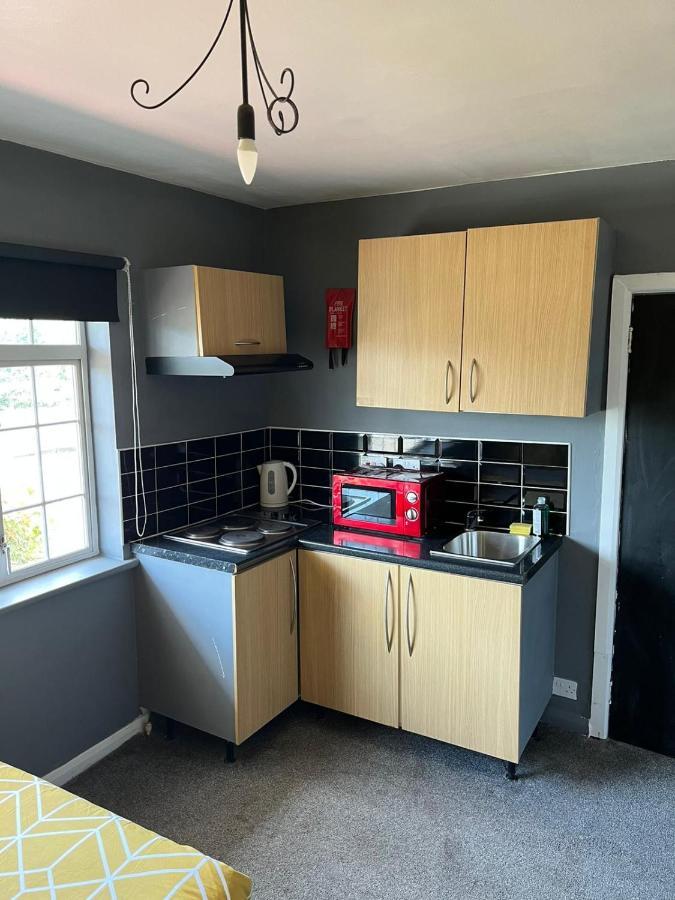 Hatfield Save-Money Rooms - 10Over10 For Price! 外观 照片