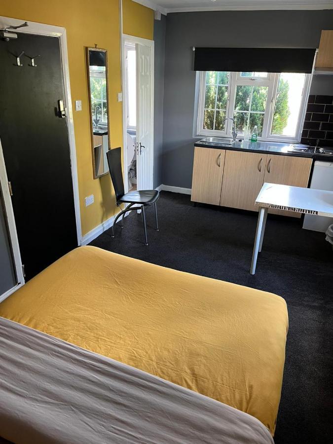 Hatfield Save-Money Rooms - 10Over10 For Price! 外观 照片
