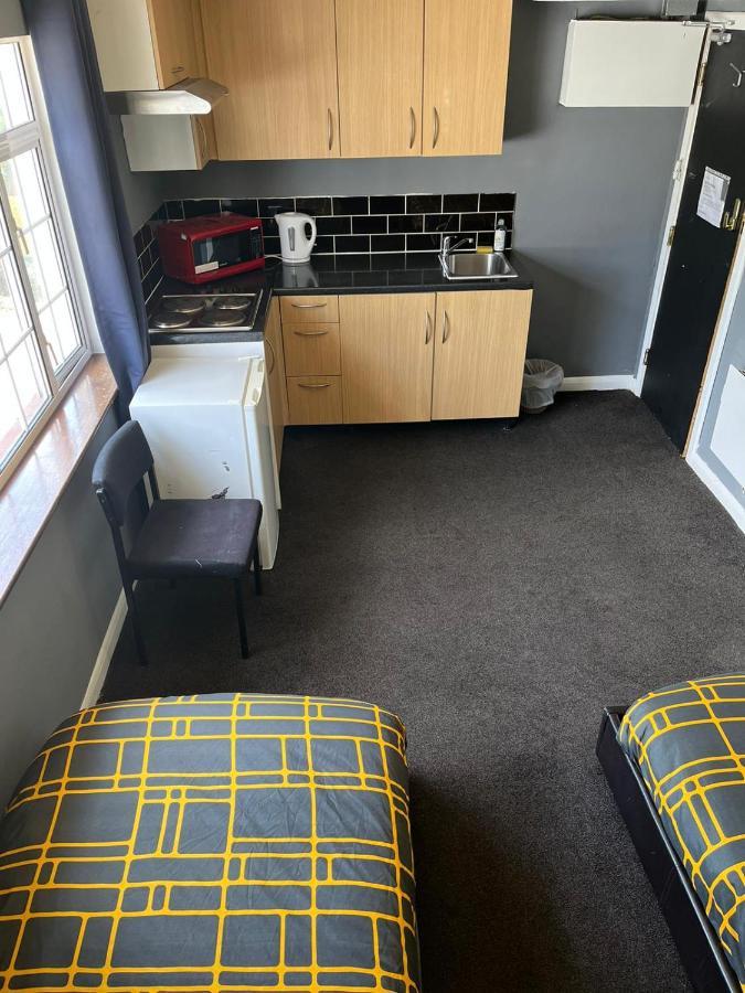 Hatfield Save-Money Rooms - 10Over10 For Price! 外观 照片