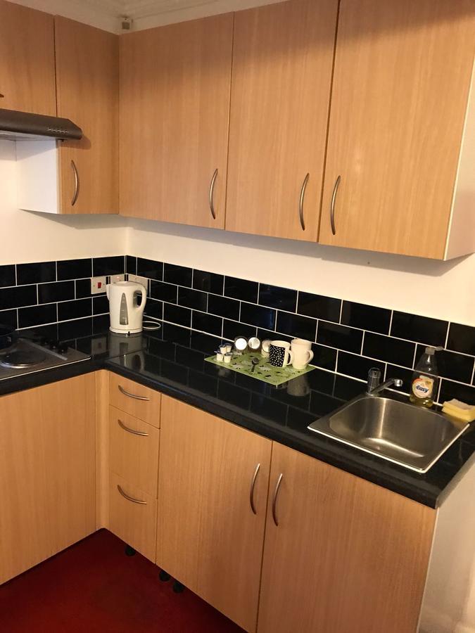 Hatfield Save-Money Rooms - 10Over10 For Price! 外观 照片