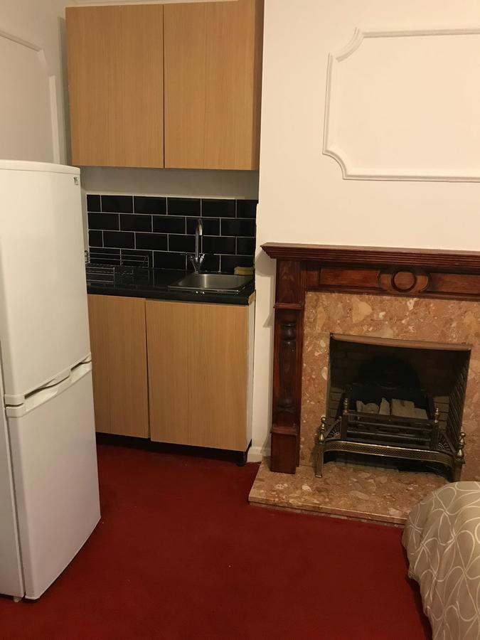 Hatfield Save-Money Rooms - 10Over10 For Price! 外观 照片