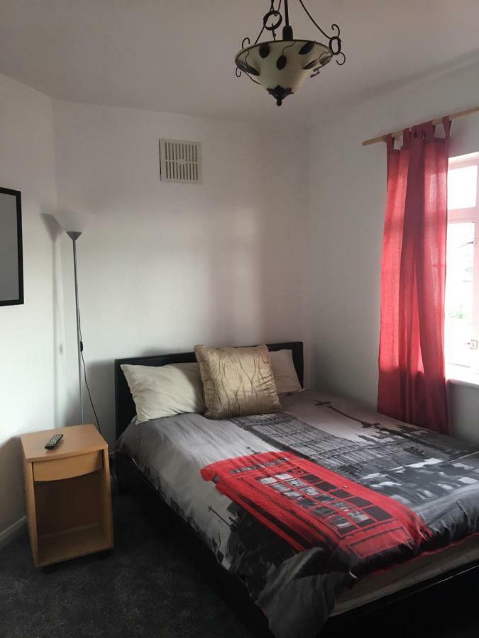 Hatfield Save-Money Rooms - 10Over10 For Price! 外观 照片