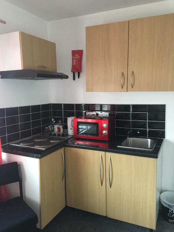 Hatfield Save-Money Rooms - 10Over10 For Price! 外观 照片